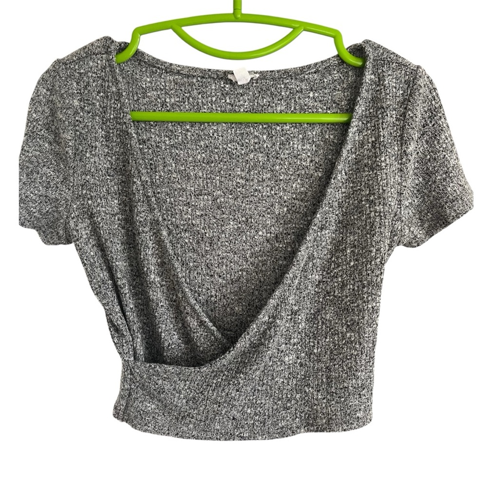 🐚🪼 2/15$ TOPS 🪼🐚 Garage Gray Short Sleeve Knit Wrap Top